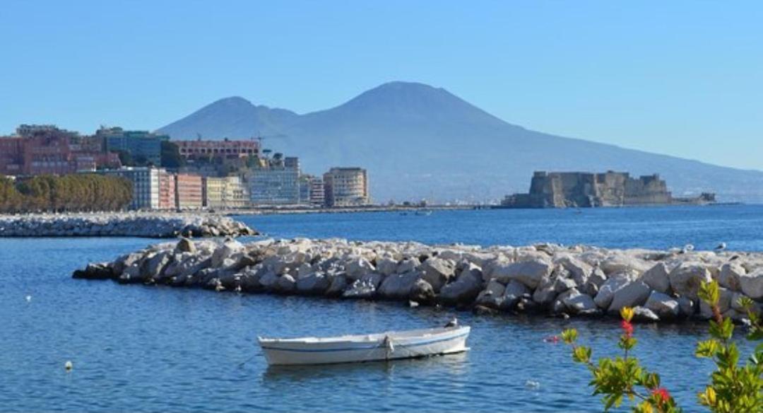 La Casa Di Aurora Apartment Napoli Bagian luar foto
